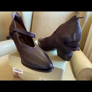 A.S. 98 T Strap pump